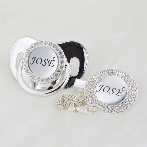 sucette-personnalise-prenom-attache-tetine-personnalisable-cadeau baby shower naissance valise argente