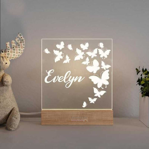 veilleuse-personnalisee-enfant-bebe-prenom-cadeau-naissance-anniversaire-noel-garcon-fille-berceau-personnalisable-papillons